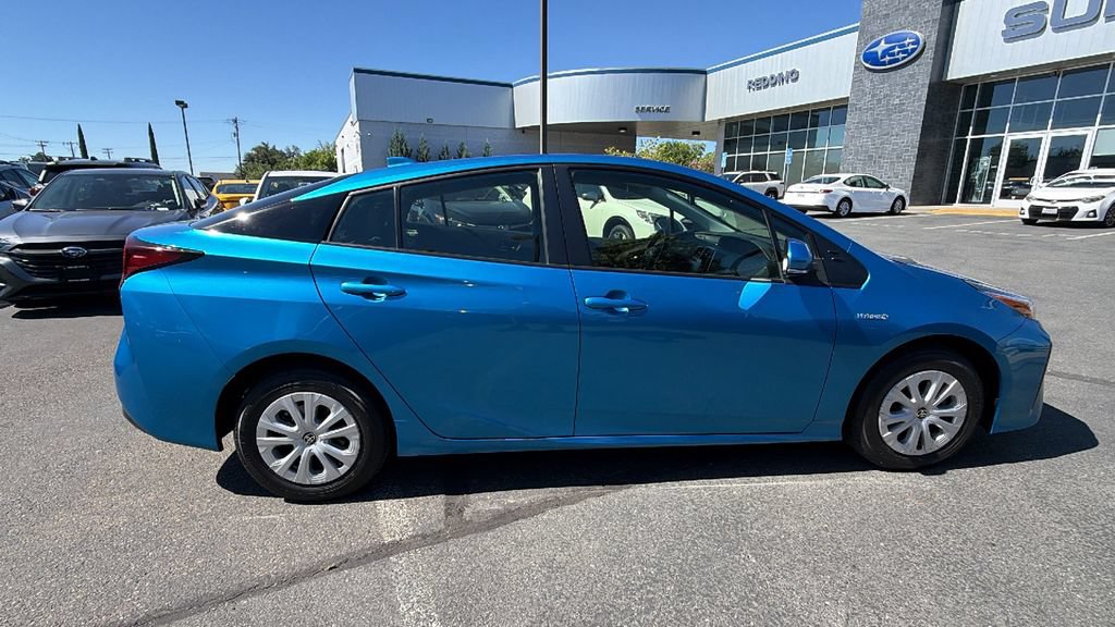 Used 2022 Toyota Prius L Eco FWD image 3