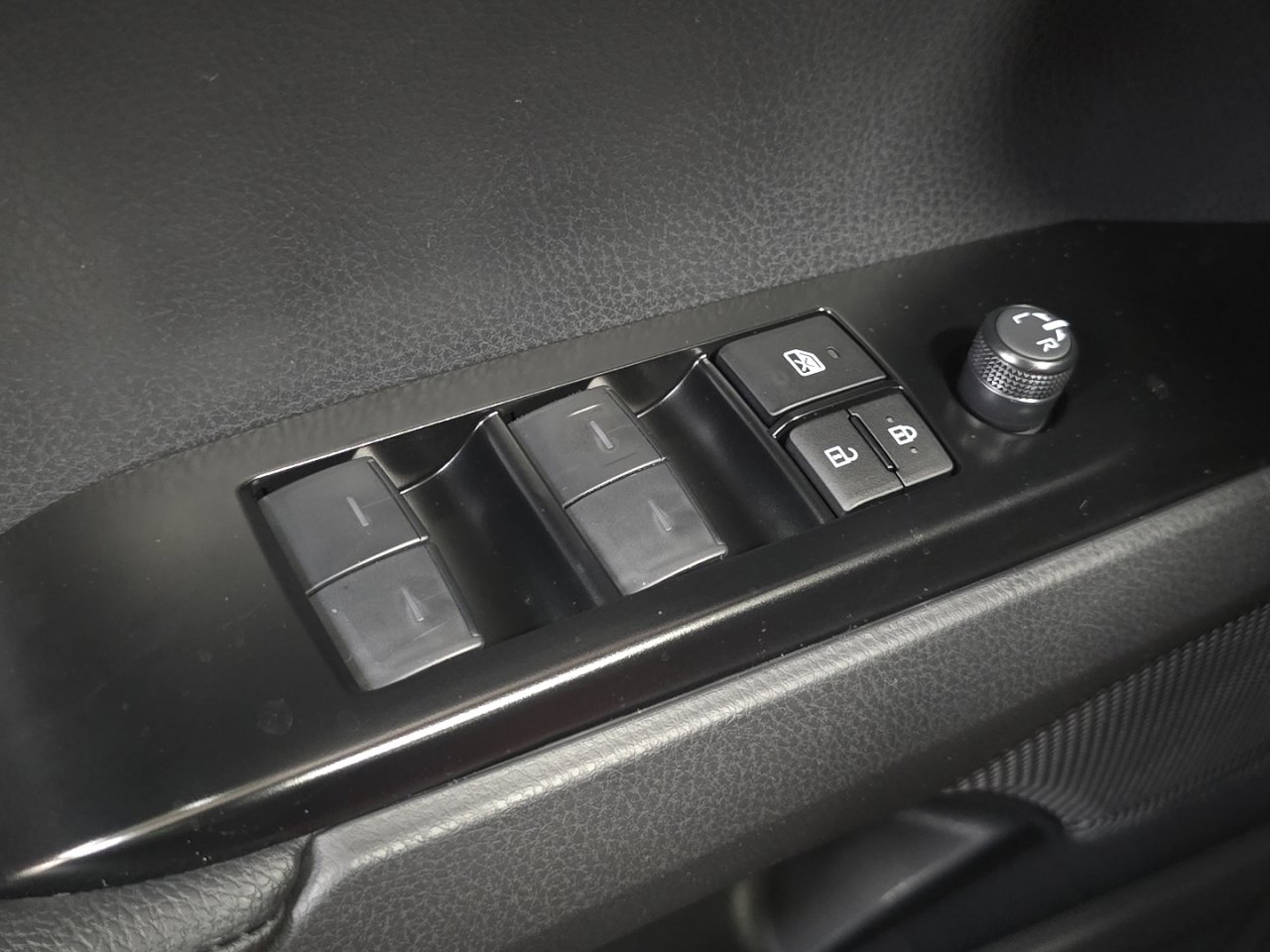 New 2026 Toyota Camry Hybrid FWD image 26