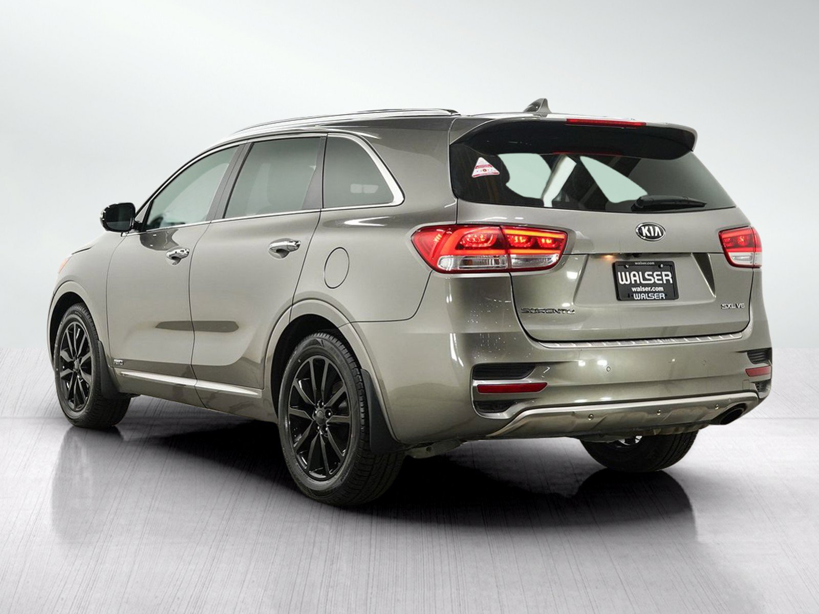 Used 2016 Kia Sorento SX w/ SXL Technology Package AWD/4WD image 3