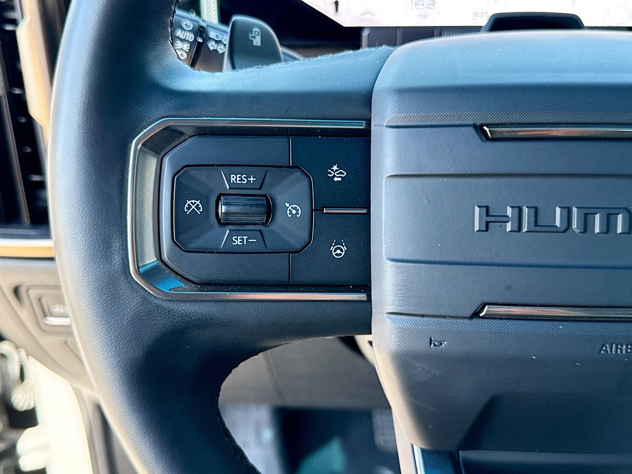 Used 2025 GMC Hummer EV 2X w/ LPO, Dark Essentials Package image 39