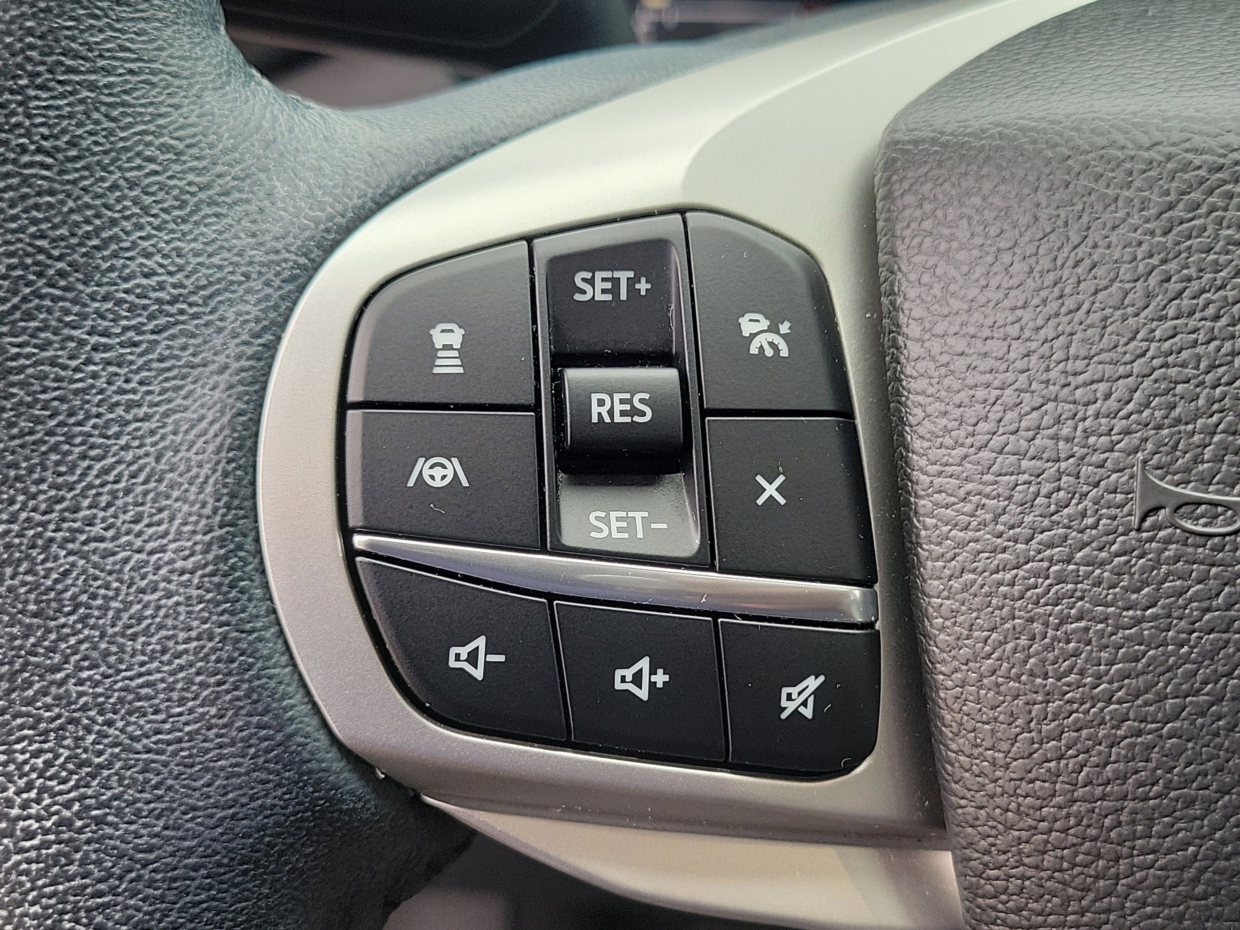 Used 2023 Ford Explorer XLT w/ Equipment Group 202A AWD/4WD image 24