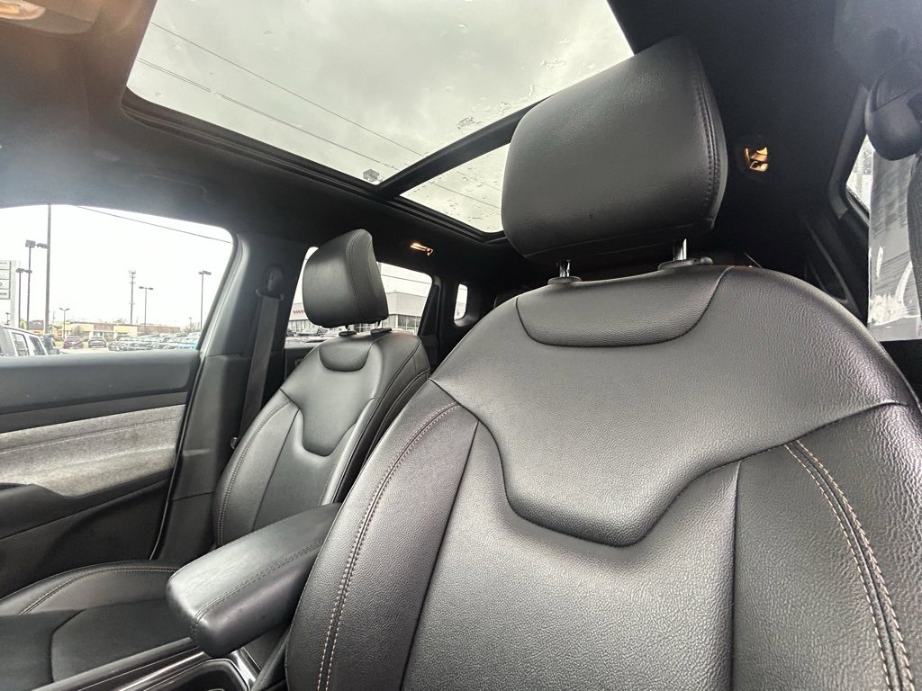 Used 2024 Jeep Compass Latitude w/ Sun and Sound Group image 15