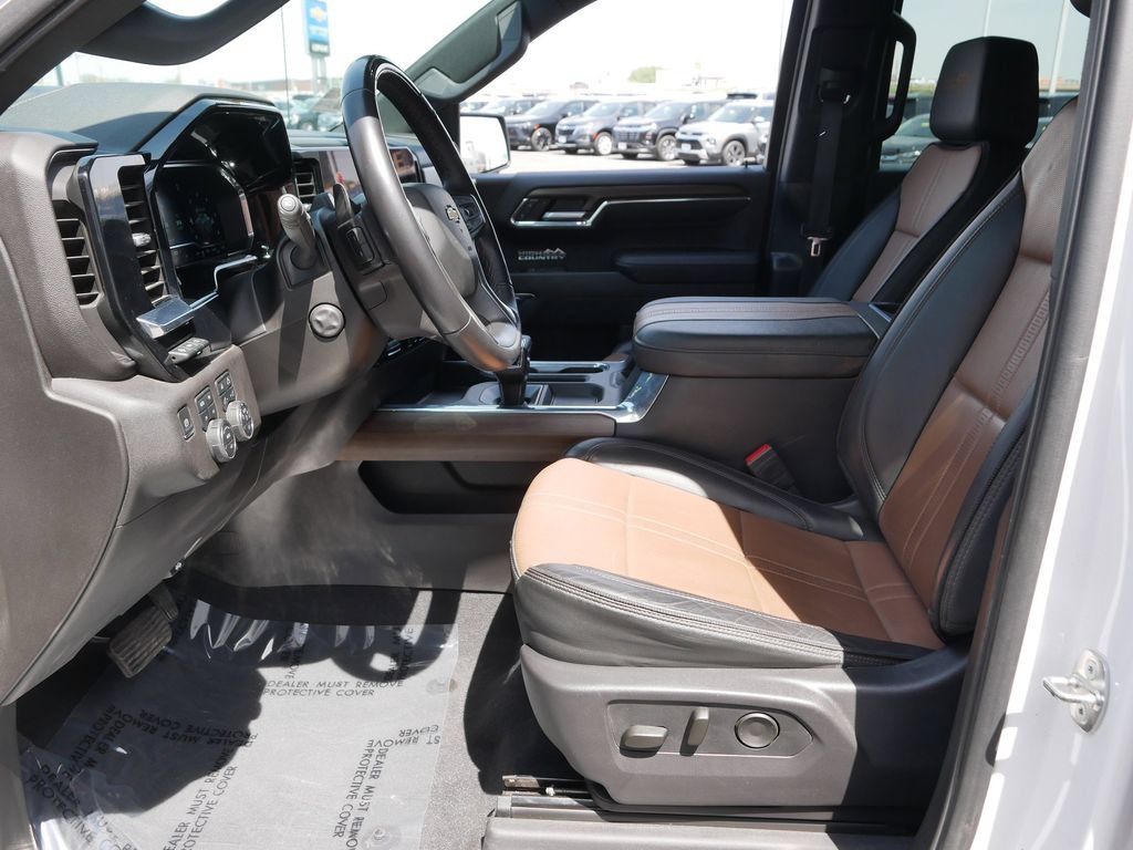Used 2024 Chevrolet Silverado 1500 High Country w/ Technology Package AWD/4WD image 13
