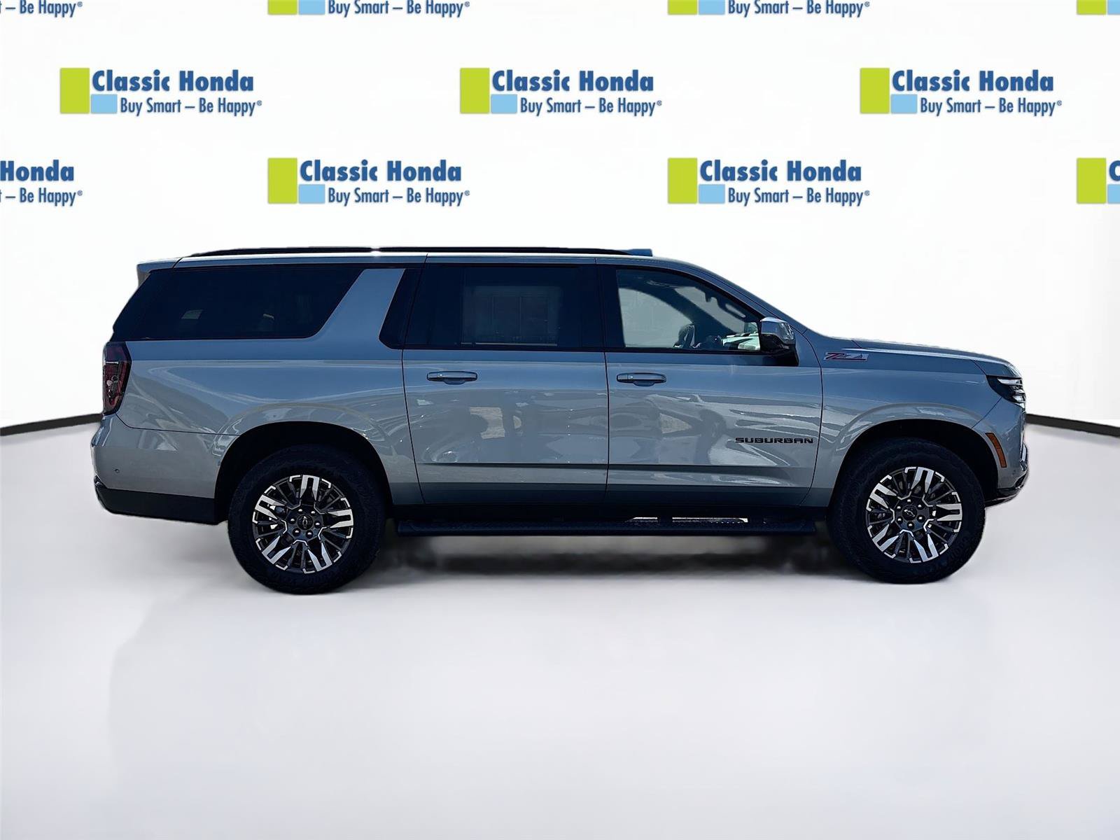 Used 2025 Chevrolet Suburban Z71 AWD/4WD image 9