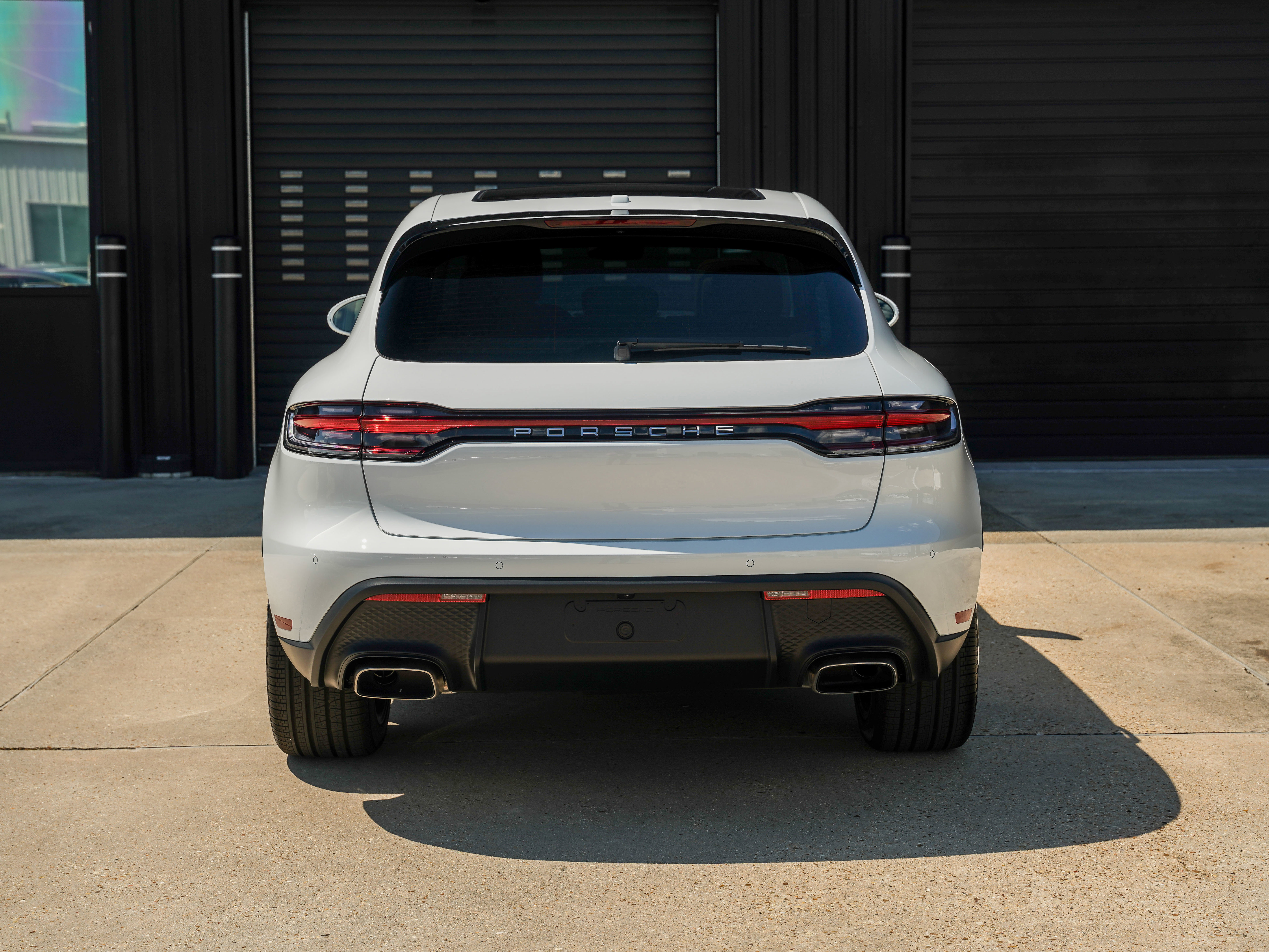 Certified 2025 Porsche Macan image 9