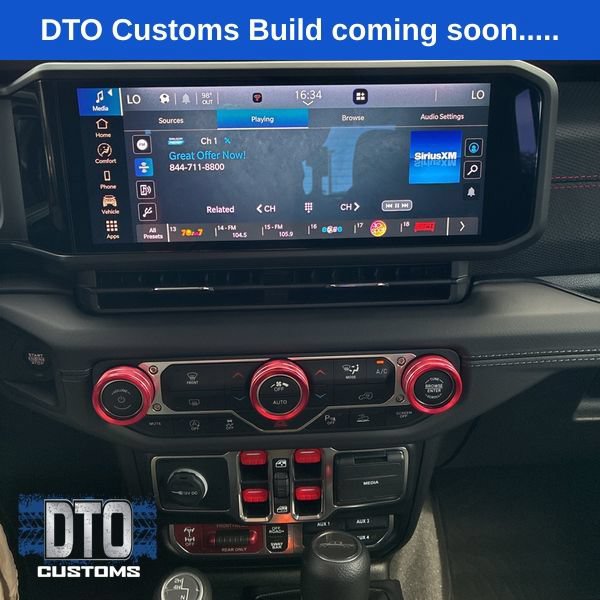 Used 2025 Jeep Gladiator Rubicon w/ Safety Group AWD/4WD image 24