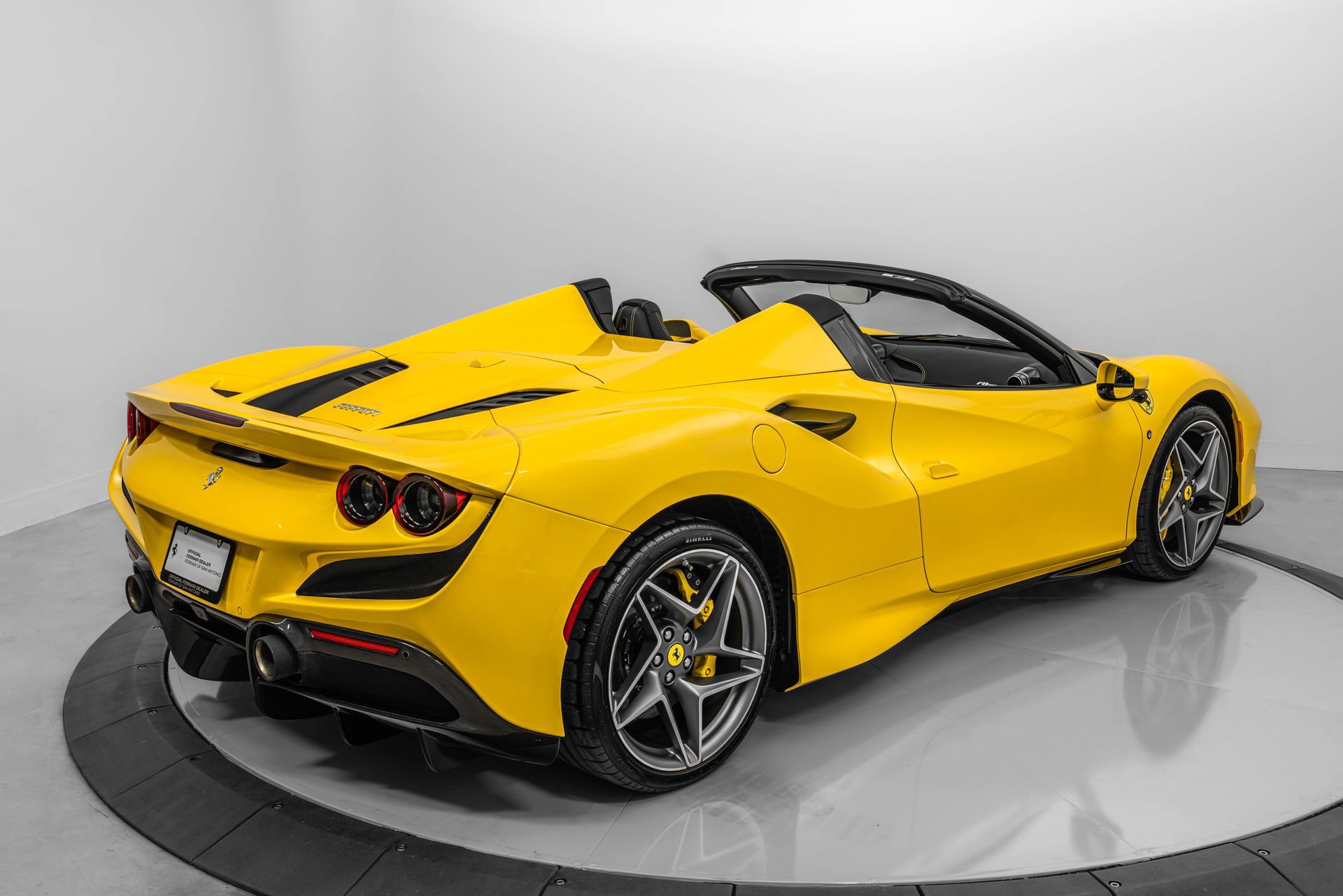 Certified 2022 Ferrari F8 Tributo RWD image 10