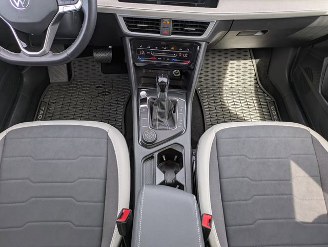 Certified 2025 Volkswagen Taos SE AWD/4WD image 19