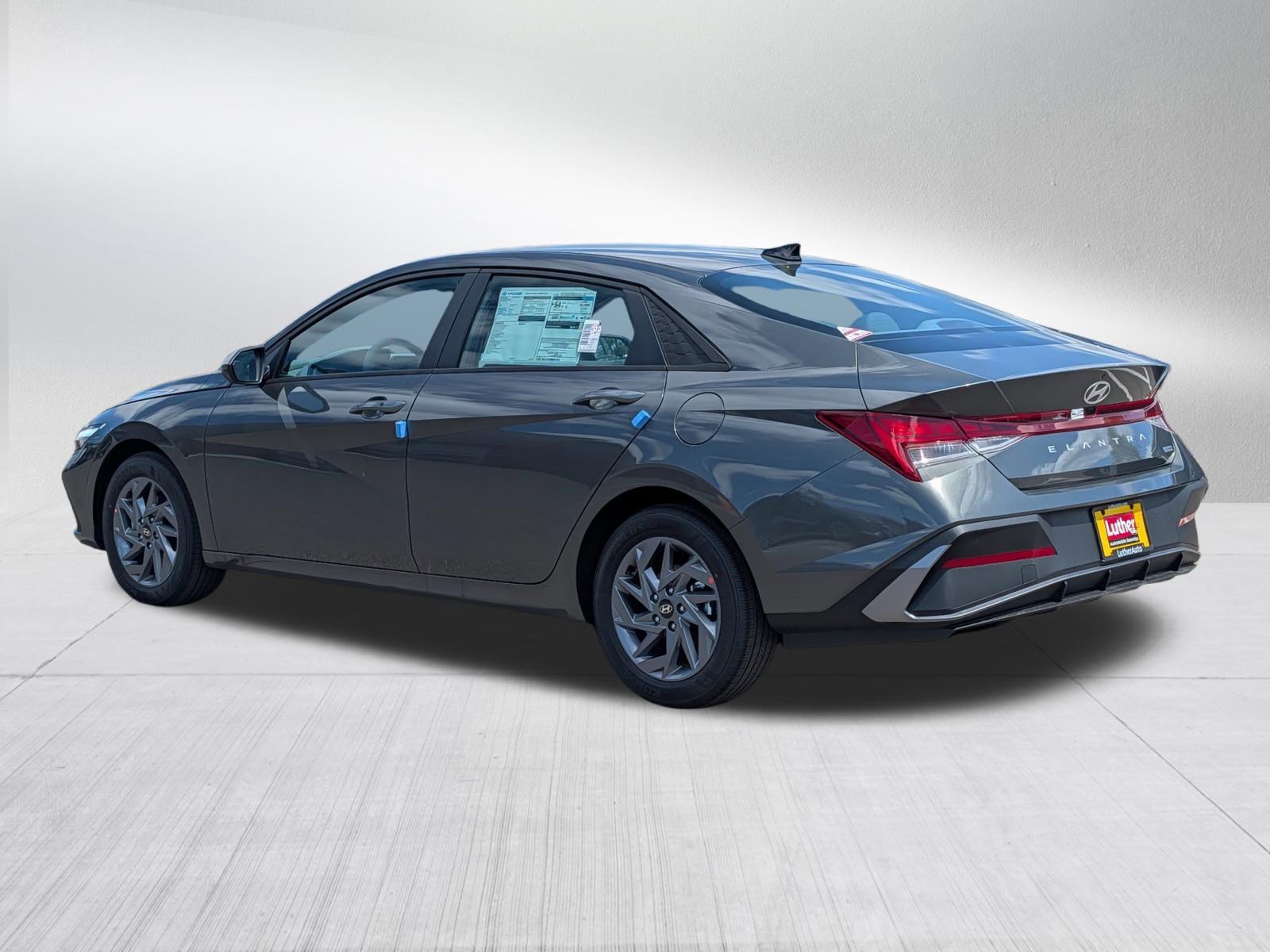 New 2026 Hyundai Elantra Hybrid FWD image 3