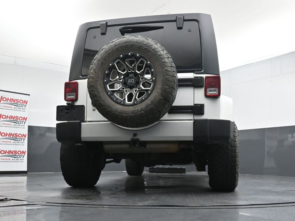 Used 2015 Jeep Wrangler Unlimited Sahara w/ Connectivity Group AWD/4WD image 23