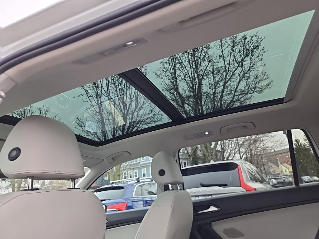Used 2018 Volkswagen Tiguan SE w/ Panoramic Sunroof Package image 15