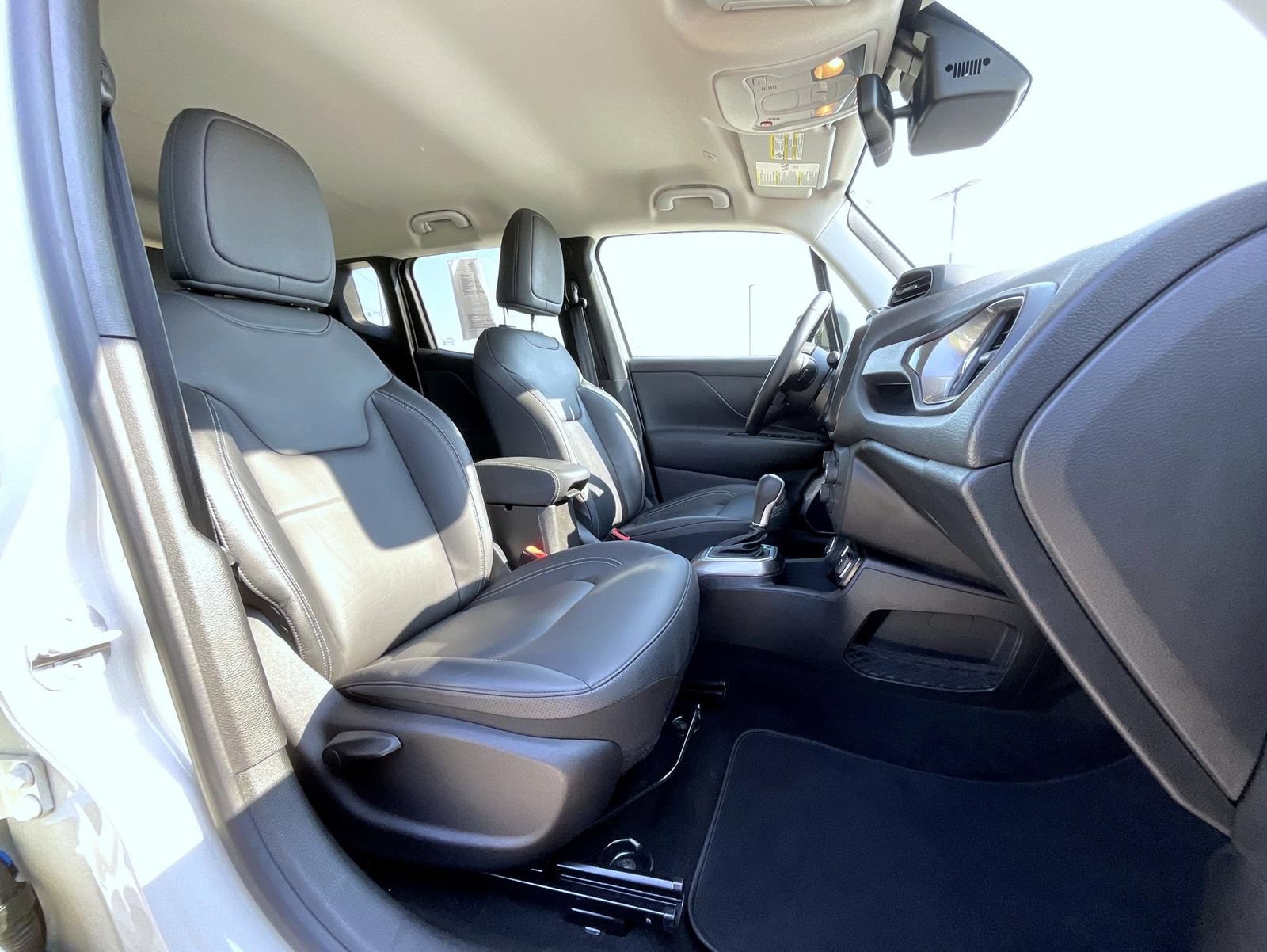 Used 2020 Jeep Renegade Limited AWD/4WD image 16