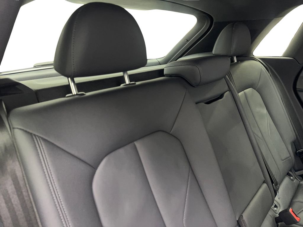Used 2025 Audi Q3 2.0T Premium image 41