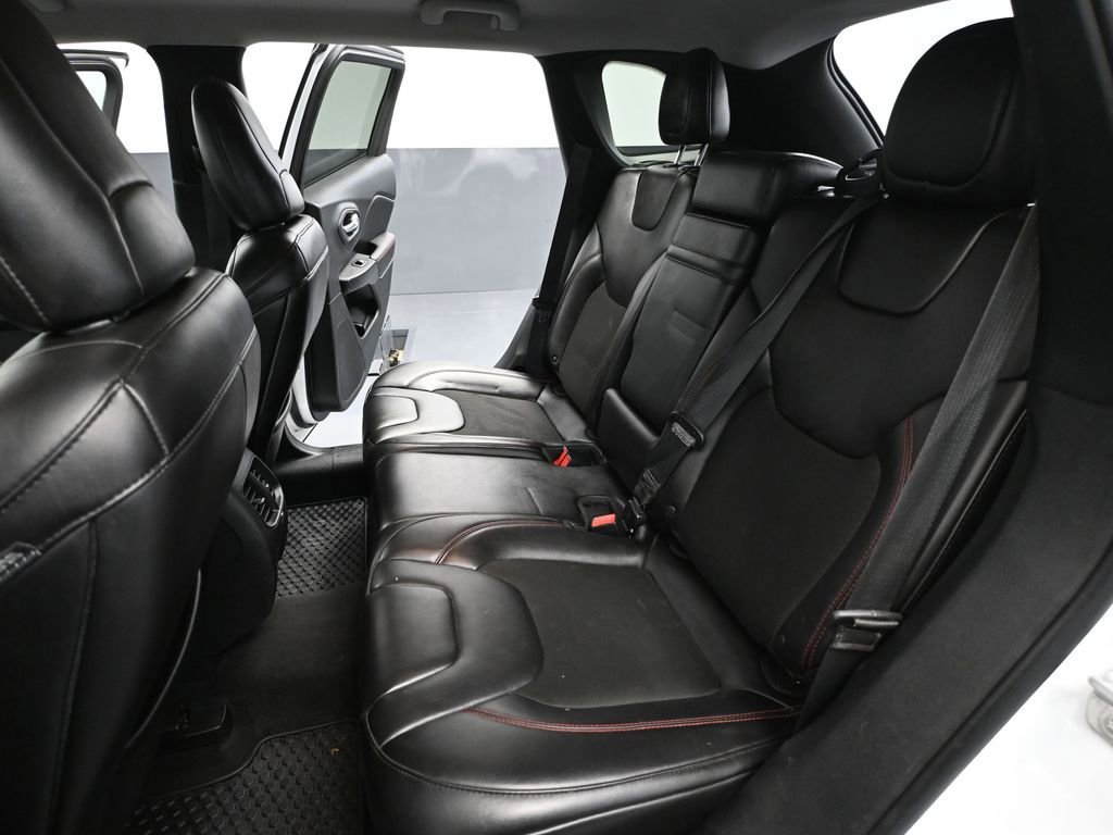 Used 2019 Jeep Cherokee Trailhawk image 37