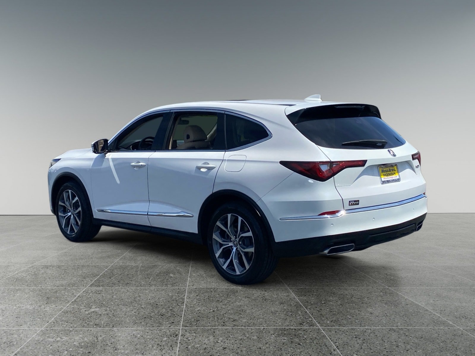 Used 2023 Acura MDX w/ Technology Package FWD image 3