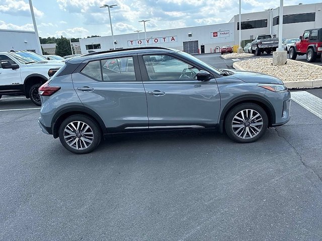 Used 2023 Nissan Kicks SR w/ SR Premium Package FWD image 5