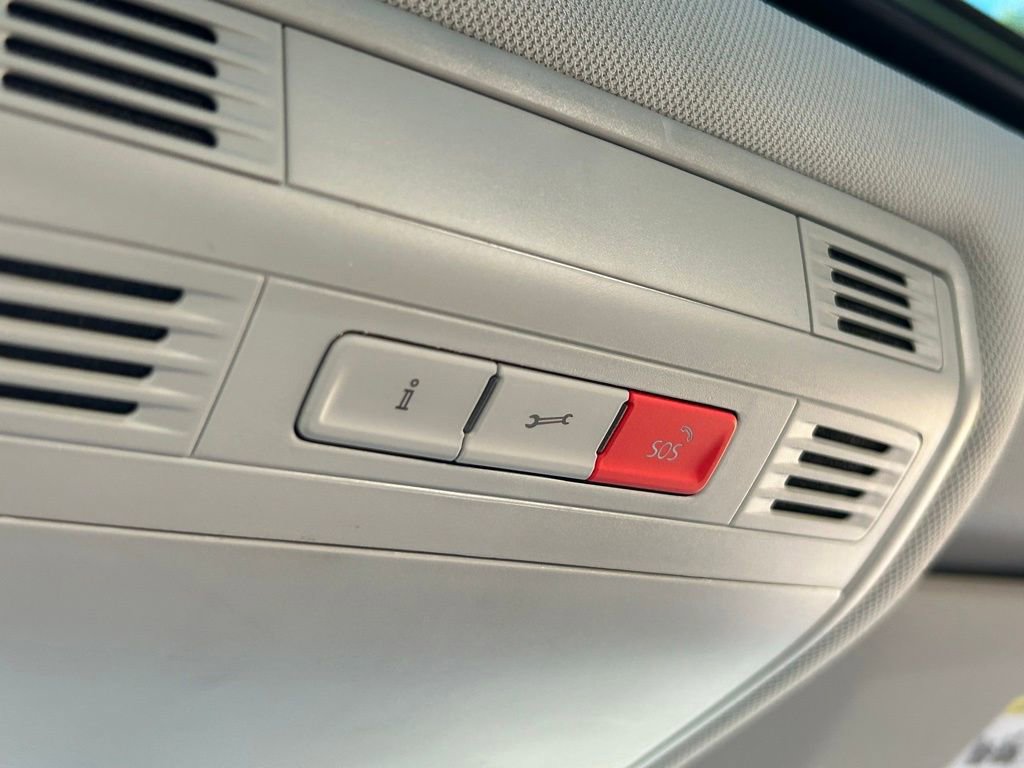 Used 2018 Volkswagen Tiguan SEL Premium image 56