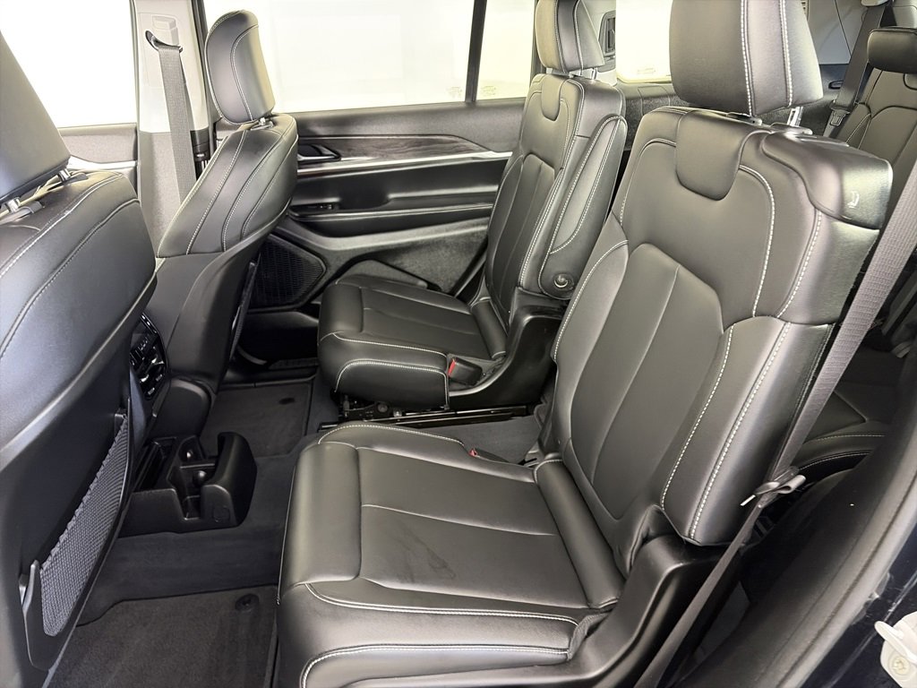 Used 2023 Jeep Grand Cherokee L Limited image 13