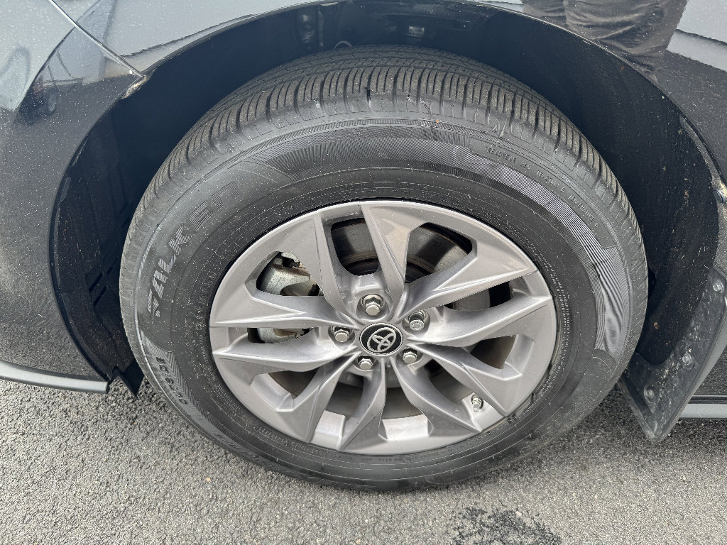 Used 2024 Toyota Sienna LE AWD/4WD image 24