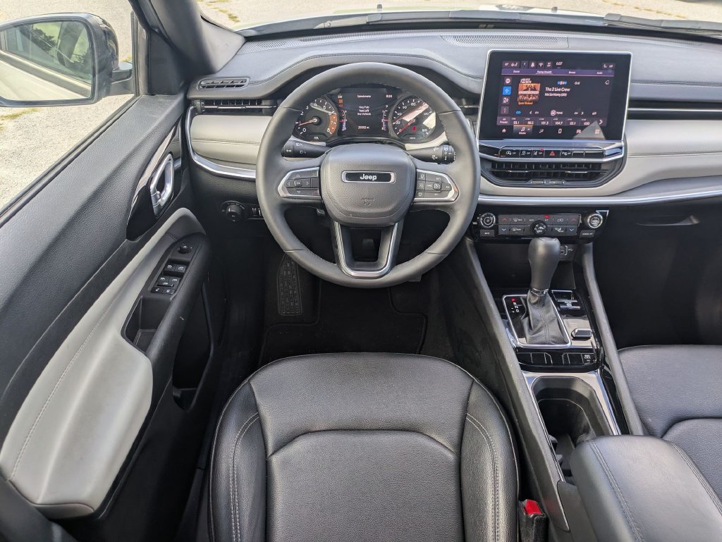 Used 2025 Jeep Compass Limited AWD/4WD image 30