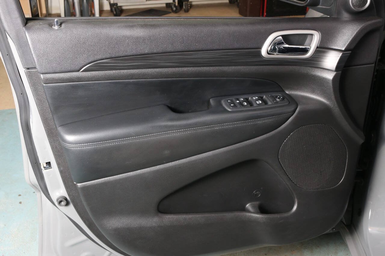 Used 2020 Jeep Grand Cherokee Altitude RWD image 26