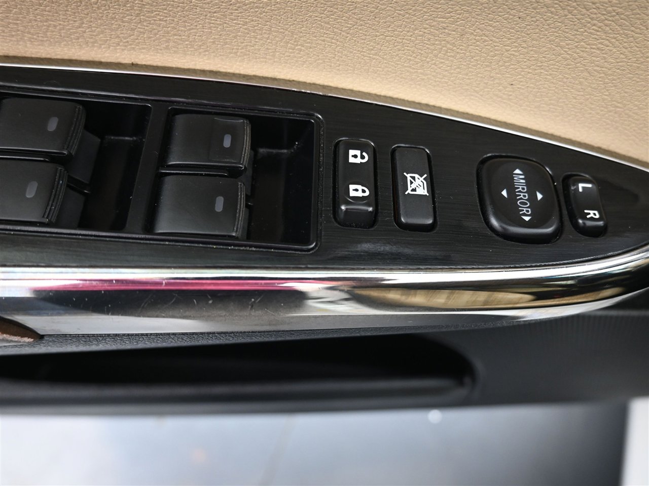 Used 2016 Toyota Avalon Limited image 14