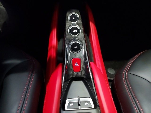 Used 2021 Ferrari F8 Tributo image 32