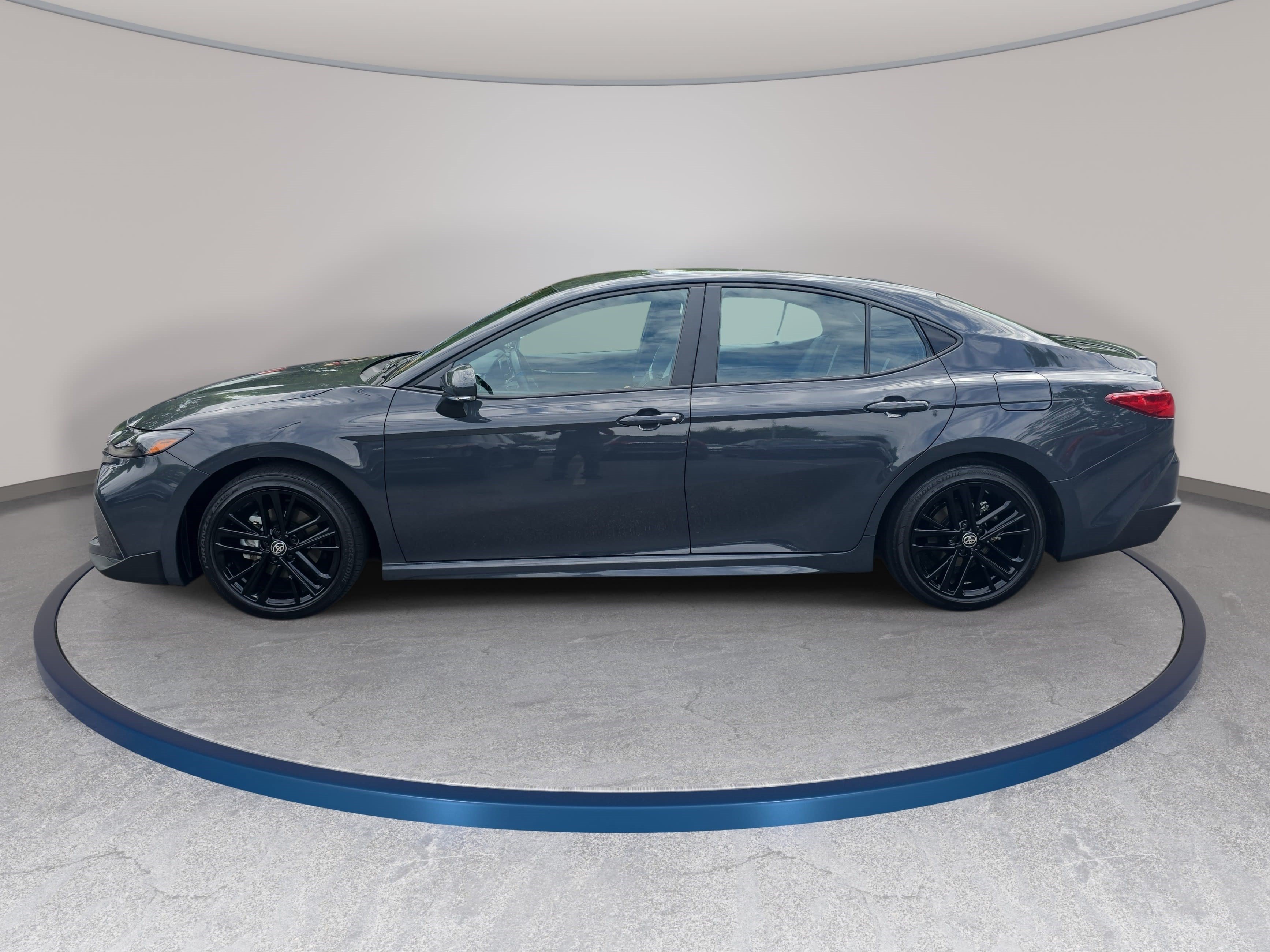 Used 2025 Toyota Camry SE w/ Convenience Package FWD image 8
