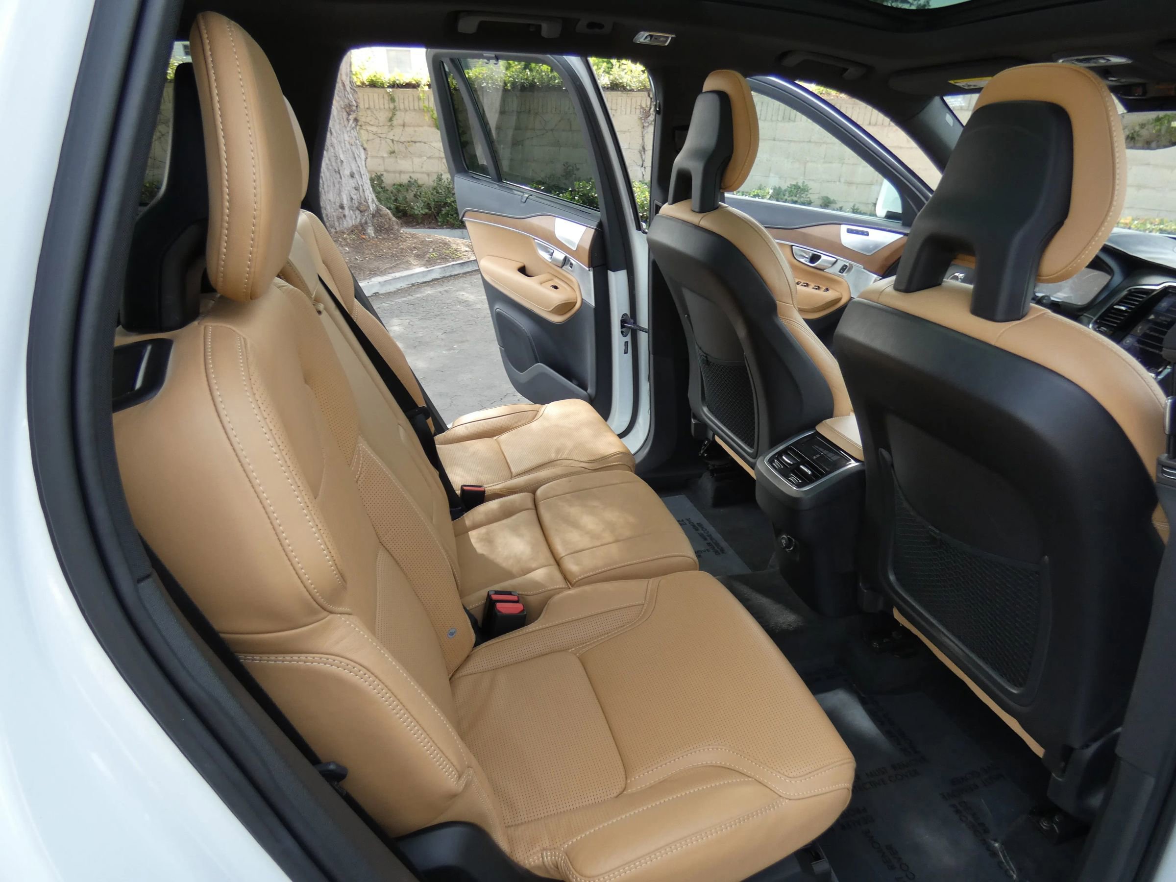 Used 2017 Volvo XC90 T6 Inscription w/ Vision Package image 40