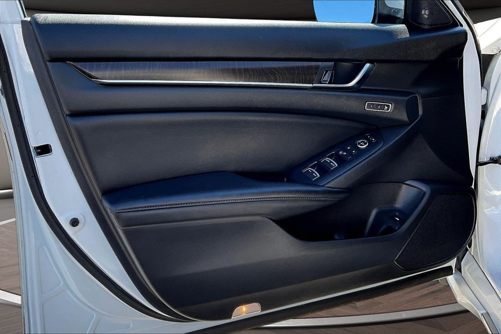 Used 2018 Honda Accord Touring image 23