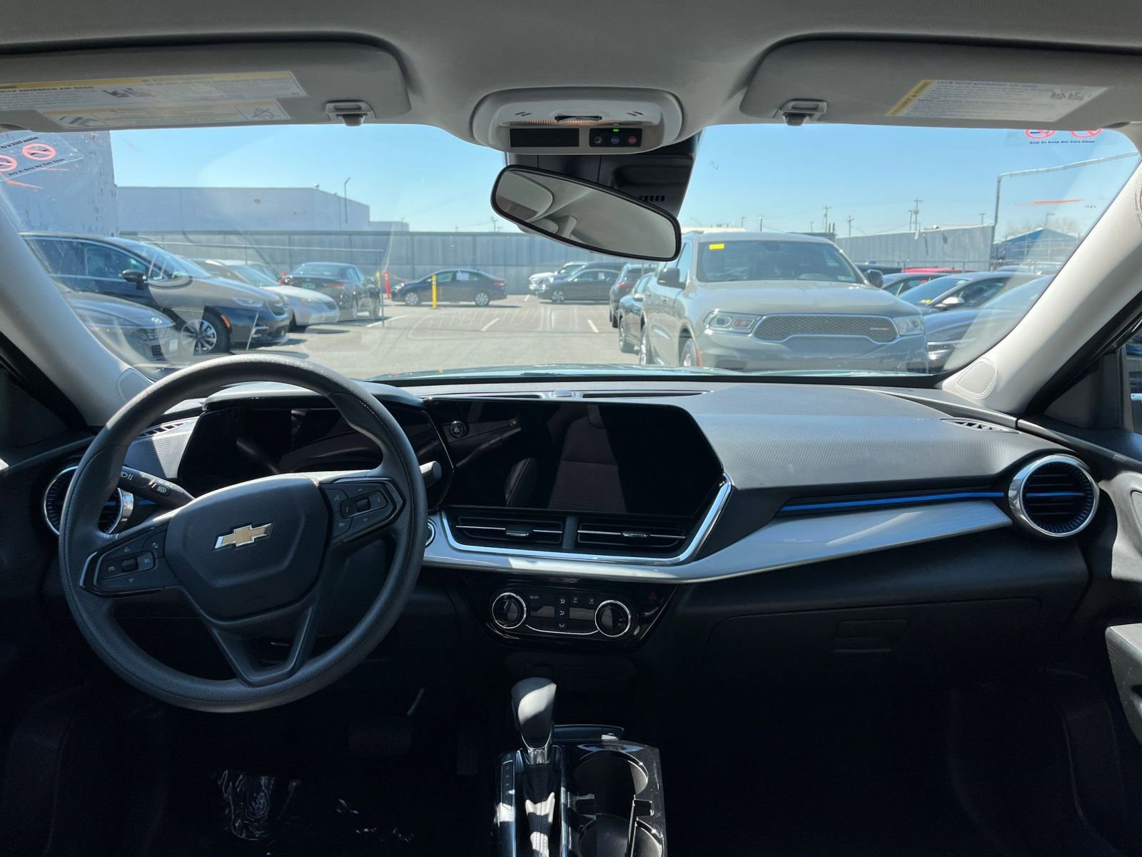 Used 2025 Chevrolet Trax LT image 33