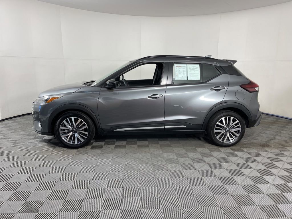 Used 2024 Nissan Kicks SR image 2