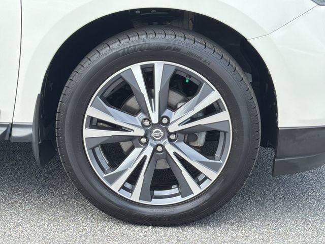 Used 2020 Nissan Pathfinder Platinum AWD/4WD image 12