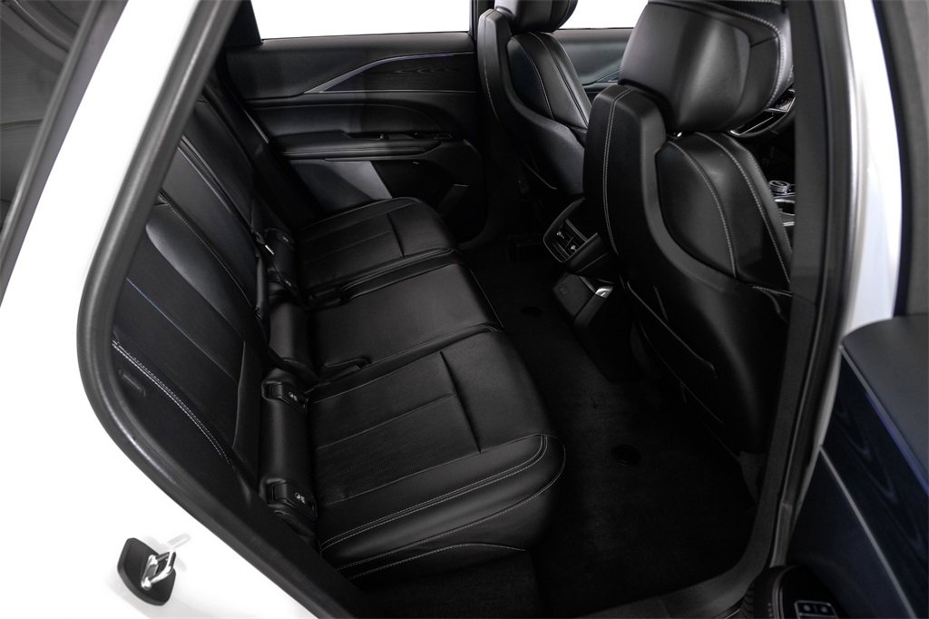 Used 2024 Cadillac Lyriq Luxury image 35