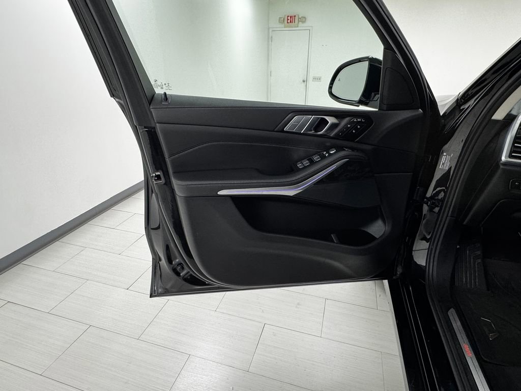 Used 2022 BMW X7 xDrive40i w/ Executive Package image 9