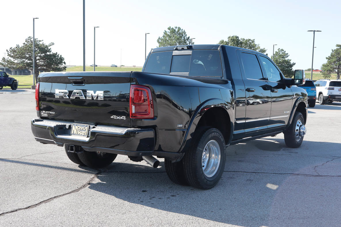 New 2027 RAM 3500 Limited AWD/4WD image 4