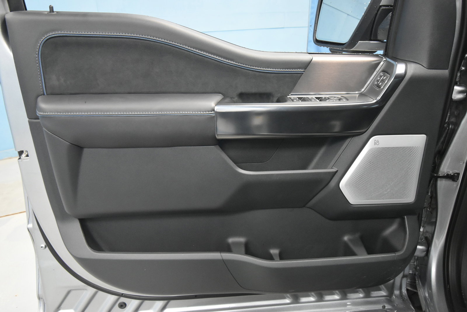 New 2025 Ford F150 Platinum w/ Equipment Group 702A High image 3