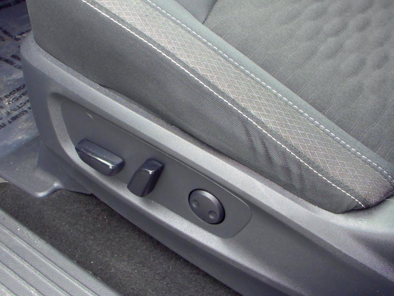 Used 2025 Nissan Pathfinder SV AWD/4WD image 14