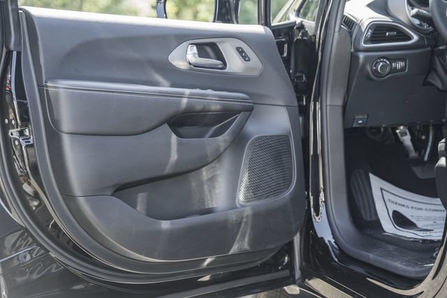 New 2027 Chrysler Pacifica Select FWD image 45