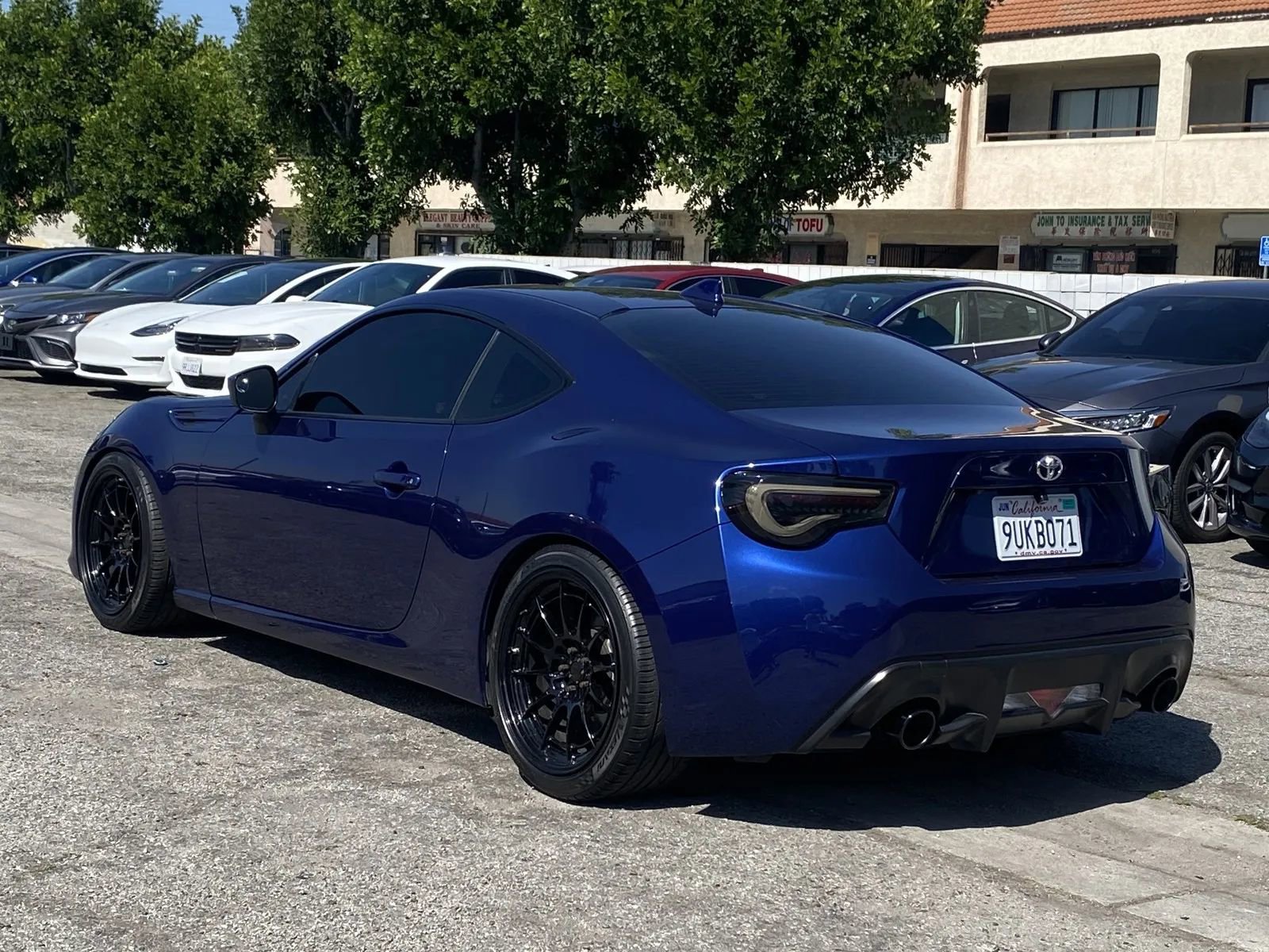 Used 2017 Toyota 86 RWD image 2