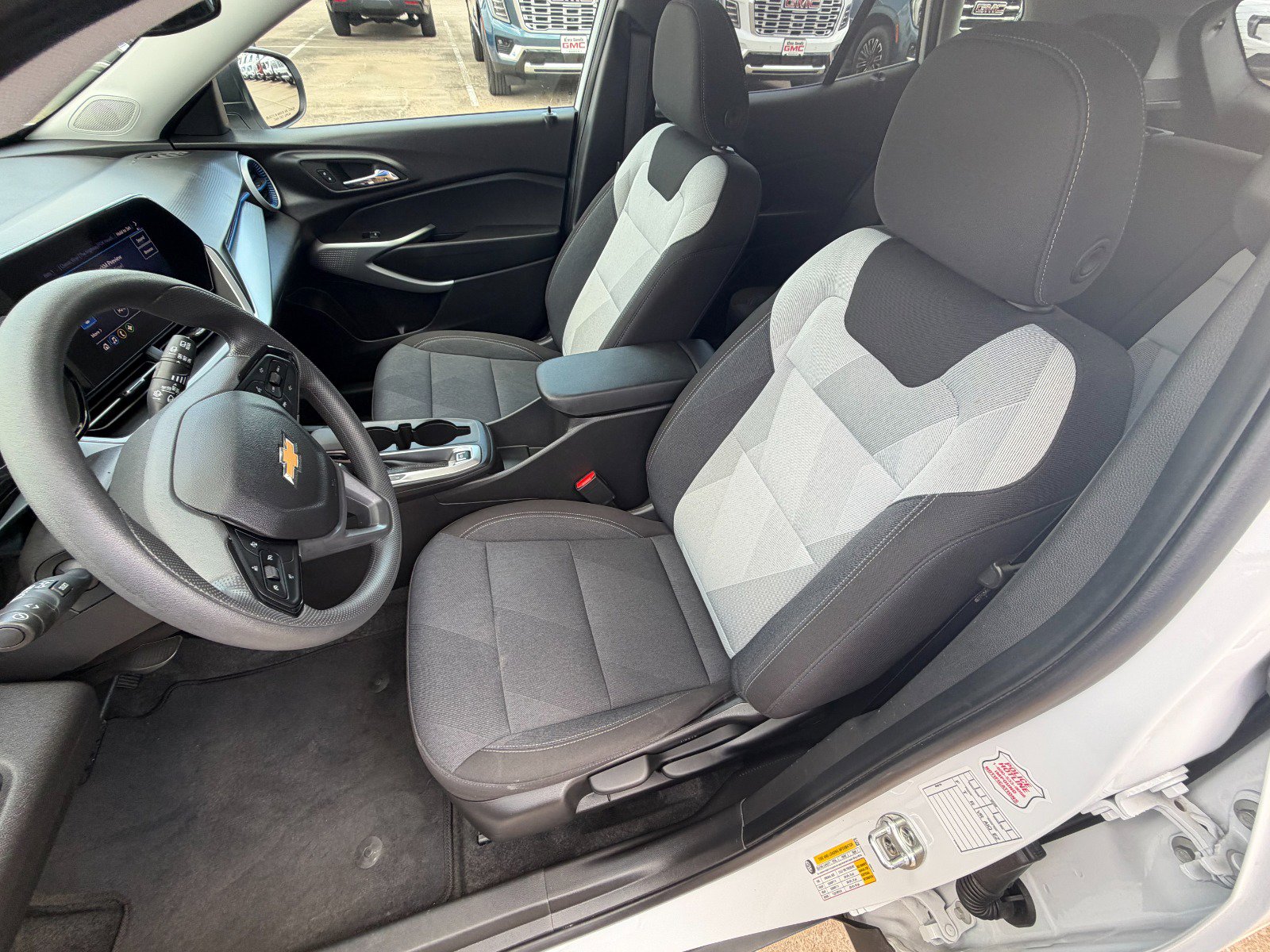 Certified 2025 Chevrolet Trax LS FWD image 15