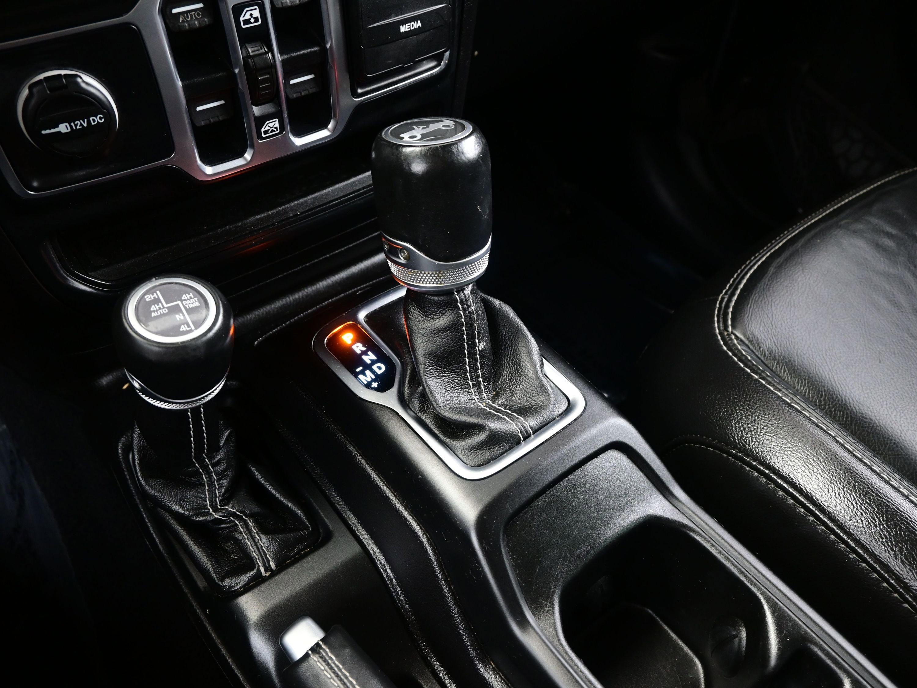 Used 2018 Jeep Wrangler Unlimited Sahara w/ Dual Top Group image 19