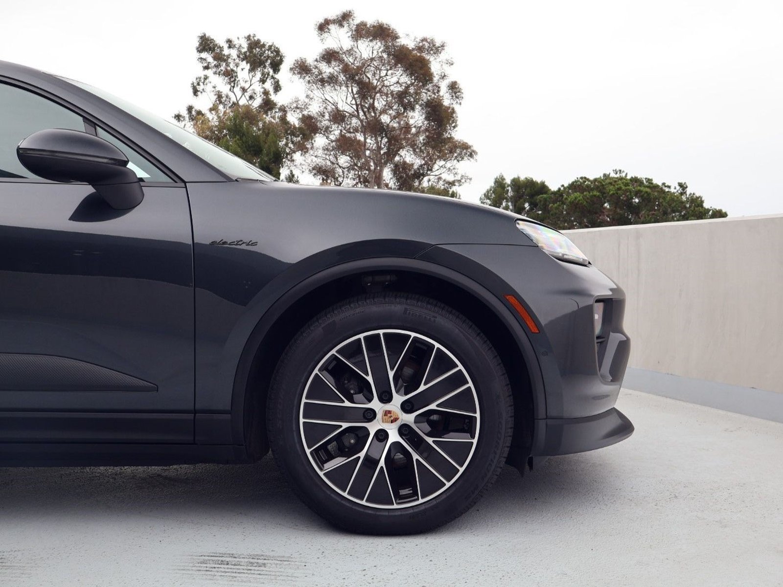 Used 2025 Porsche Macan Electric w/ Premium Package RWD image 11