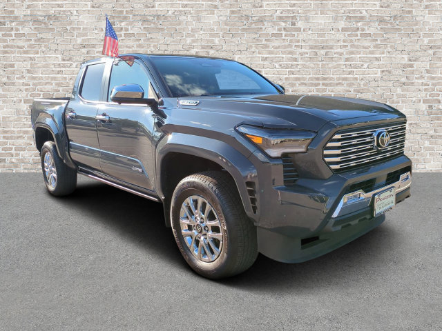 Used 2025 Toyota Tacoma Limited AWD/4WD image 1