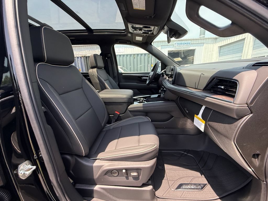 New 2026 Chevrolet Suburban Premier w/ Sun And Tow Package AWD/4WD image 28