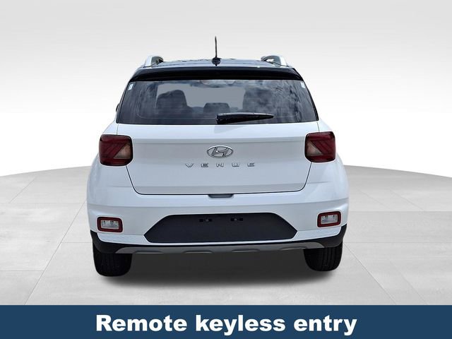 Used 2024 Hyundai Venue Limited FWD image 6
