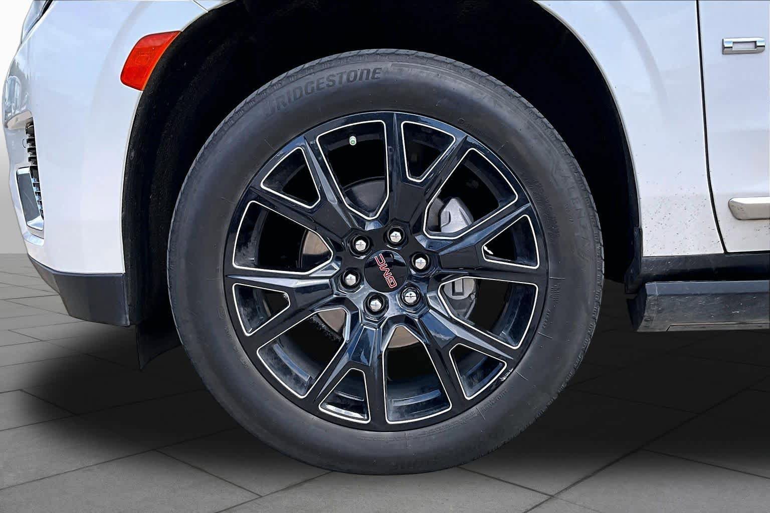 Used 2023 GMC Yukon Denali image 11