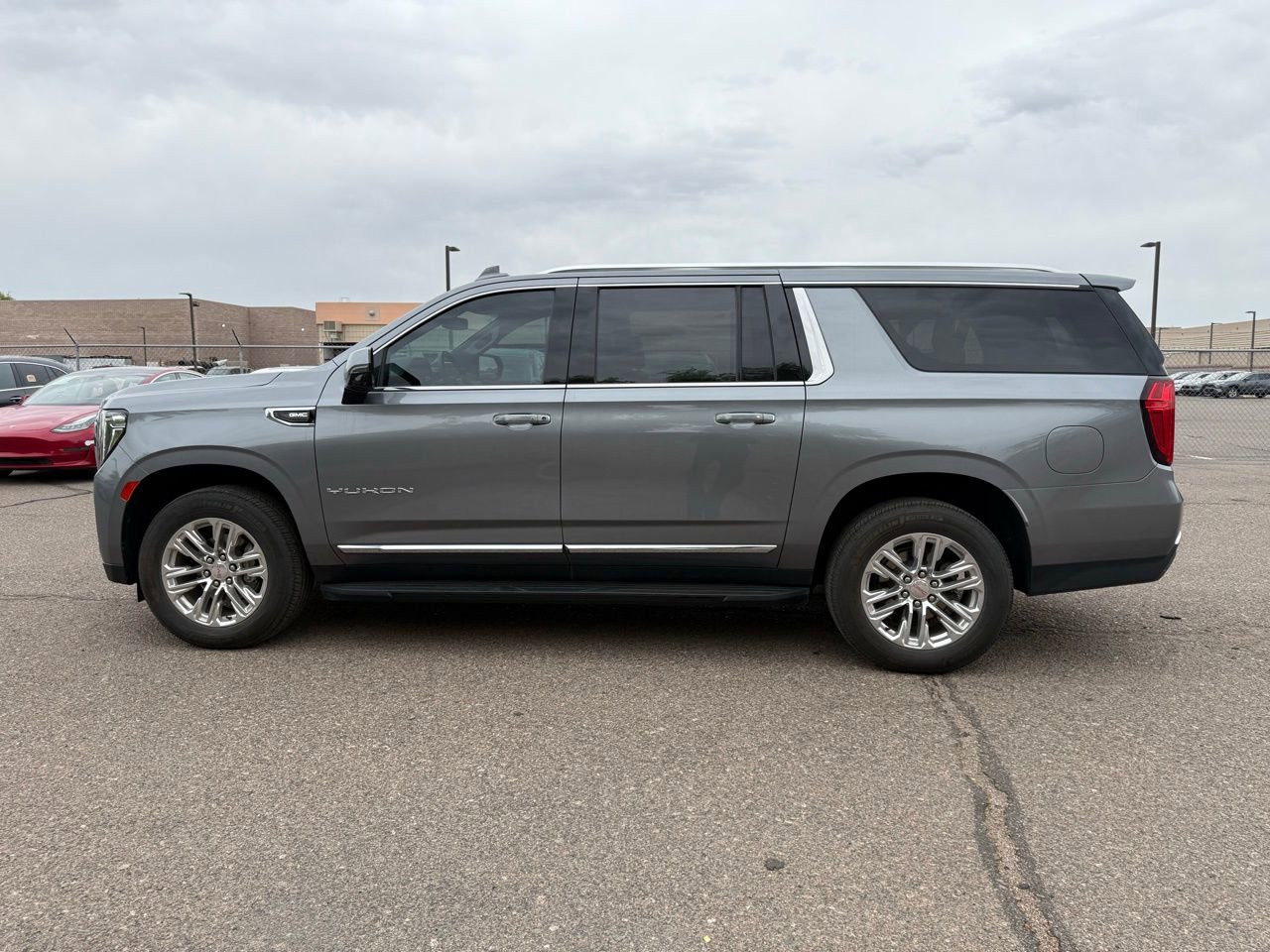 Used 2022 GMC Yukon XL SLT w/ SLT Premium Package image 8
