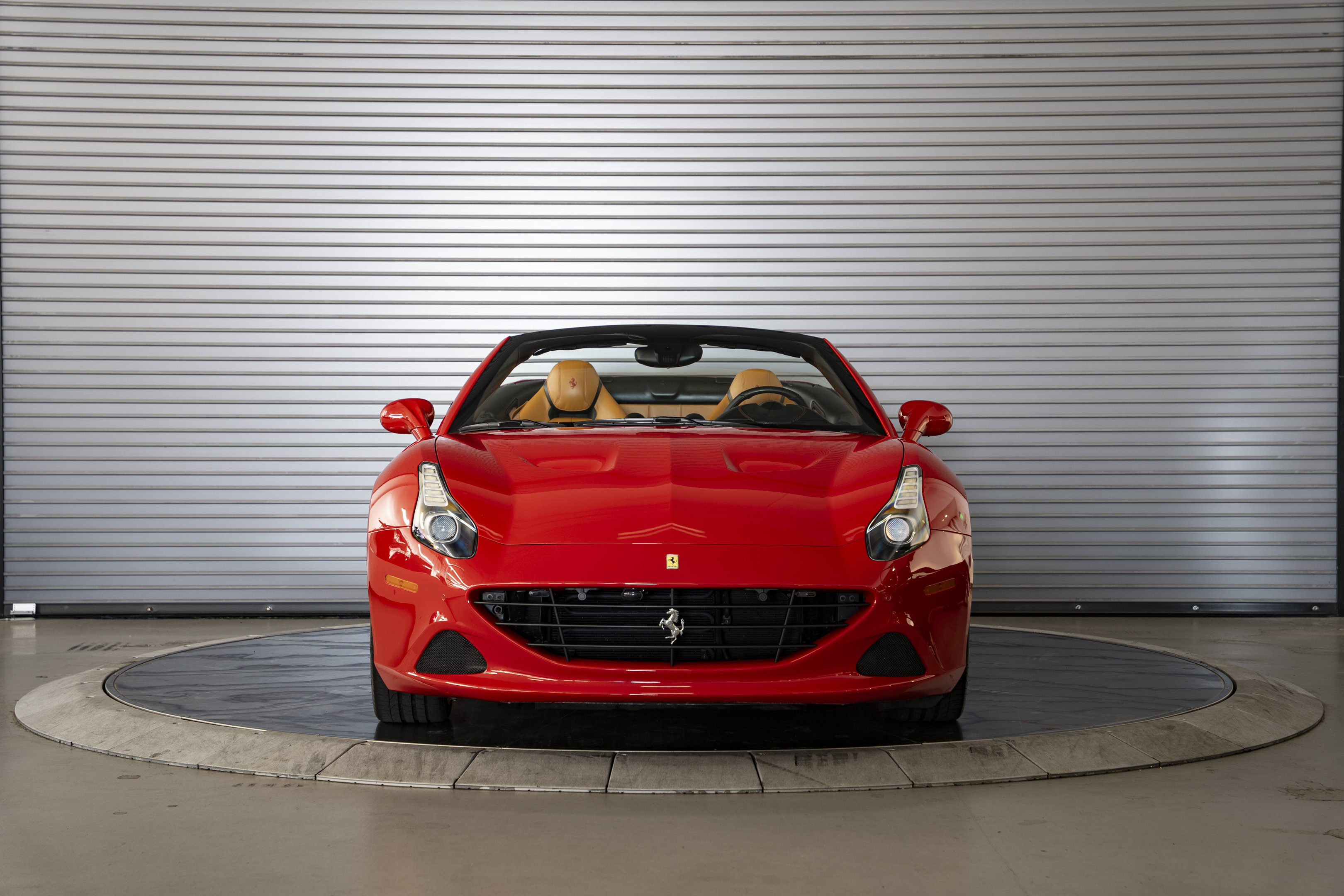 Used 2016 Ferrari California T RWD image 8