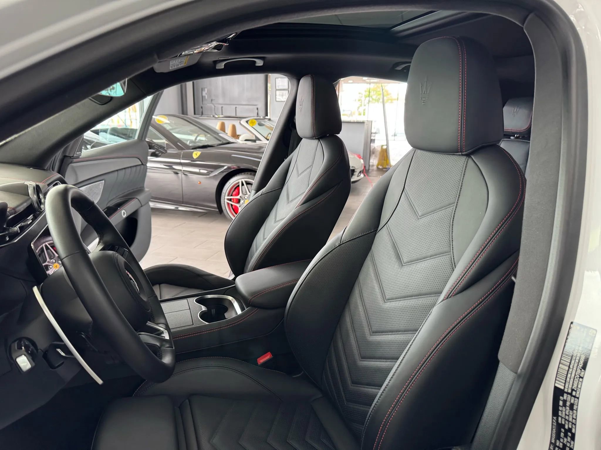 Used 2023 Maserati Grecale Trofeo image 10